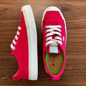 Cariuma Red Canvas Sneaker | Women 7.5